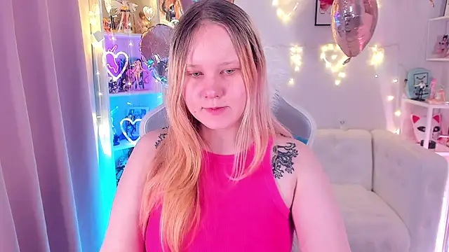 Snapshot of AnnieVibe chatting on 02.11.26 AnnieVibe online show from 02.11.26