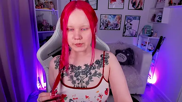 Snapshot of AnnieVibe chatting on 05.04.26 AnnieVibe online show from 05.04.26