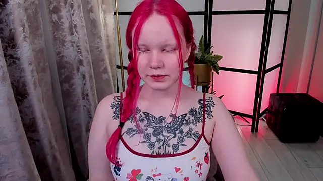 Snapshot of AnnieVibe chatting on 05.13.26 AnnieVibe online show from 05.13.26