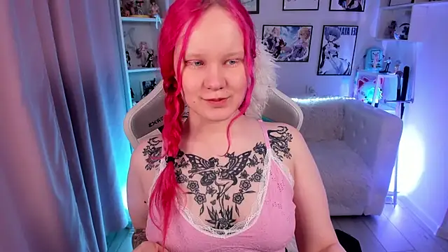 Snapshot of AnnieVibe chatting on 05.29.26 AnnieVibe online show from 05.29.26