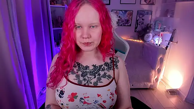 Snapshot of AnnieVibe chatting on 05.31.26 AnnieVibe online show from 05.31.26