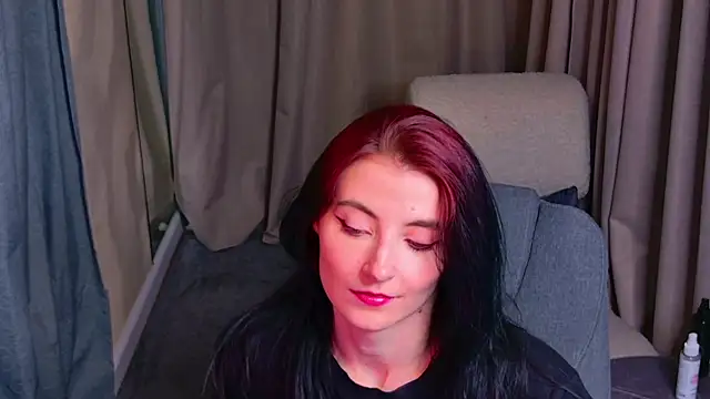 Snapshot of NicoleLuxe chatting on 05.12.26 NicoleLuxe online show from 05.12.26