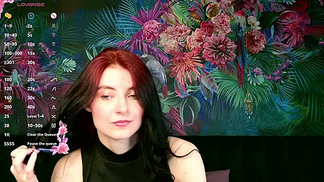 Snapshot of NicoleLuxe chatting on 05.19.26 NicoleLuxe online show from 05.19.26
