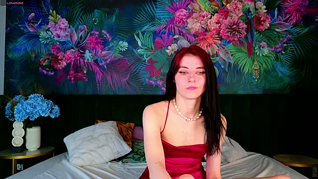 Snapshot of NicoleLuxe chatting on 05.27.26 NicoleLuxe online show from 05.27.26