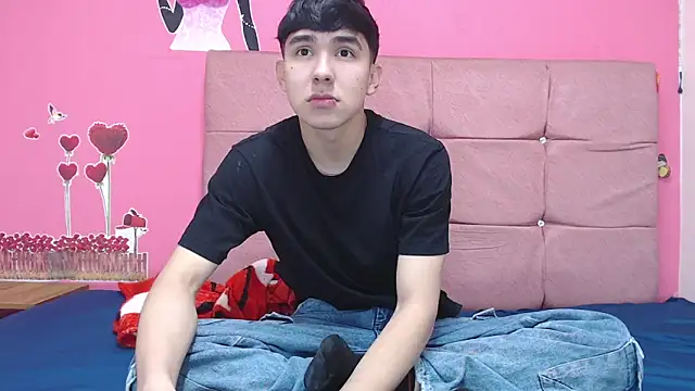 Snapshot of massimoferrera303av chatting on 02.17.26 massimoferrera303av online show from 02.17.26