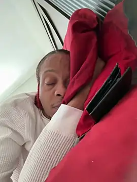 Snapshot of Suavea757 chatting on 02.01.26 Suavea757 online show from 02.01.26