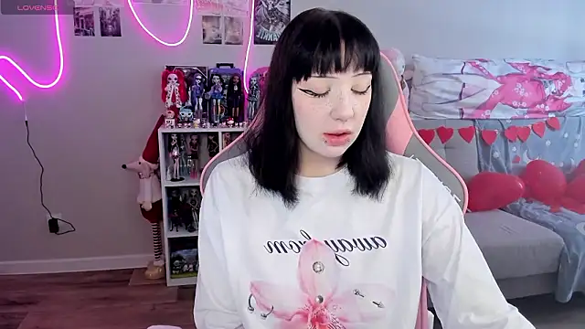 Snapshot of MollysLand chatting on 02.16.26 MollysLand online show from 02.16.26