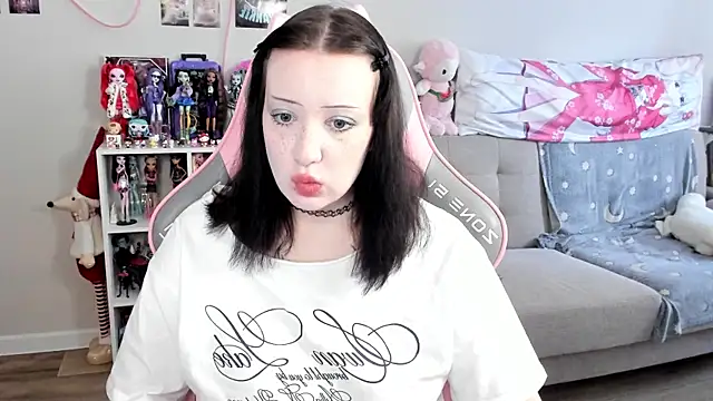 MollysLand online show from 04.02.26