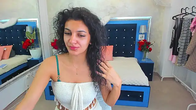 Snapshot of YasmineDelight chatting on 02.04.26 YasmineDelight online show from 02.04.26