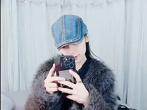 Snapshot of HUIZI8 chatting on 02.04.26 HUIZI8 online show from 02.04.26