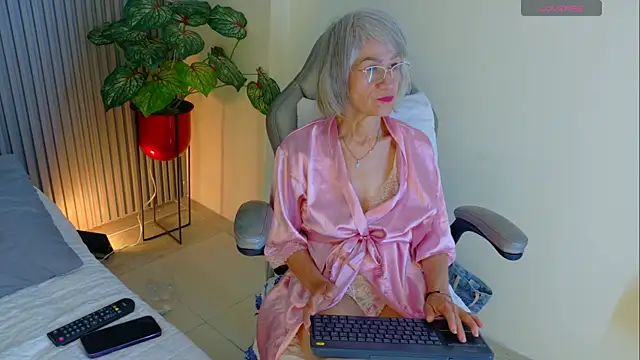 Snapshot of miss_monserrate01 chatting on 07.14.26 miss monserrate01 online show from 07.14.26