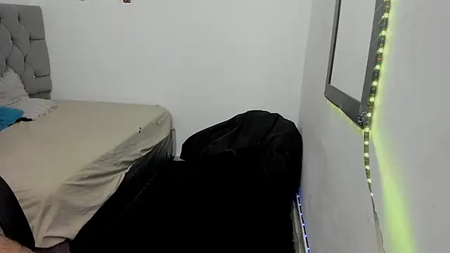 Snapshot of _1DERECK chatting on 04.14.26 1DERECK online show from 04.14.26