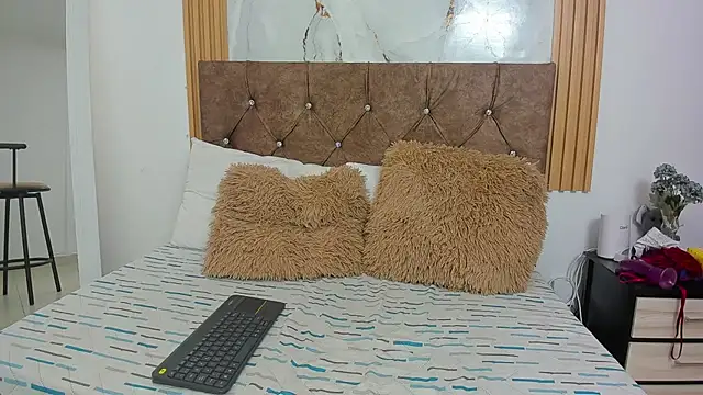 Snapshot of Candyfox2606 chatting on 02.14.26 Candyfox2606 online show from 02.14.26