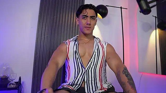 TaylerCross  online show from 02.08.26