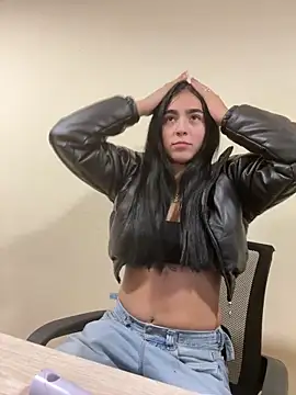 Sara Fernandez  online show from 03.04.26