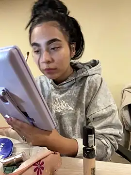 Sara Fernandez  online show from 03.17.26