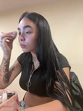 Sara Fernandez  online show from 03.24.26