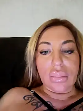 MiaMooly online show from 12.16.25