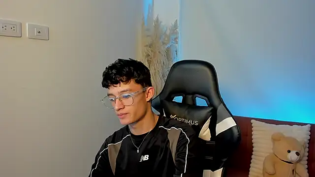 Patrick Howland  online show from 03.05.26