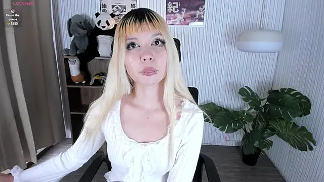 Laukyubey1 online show from 04.08.26