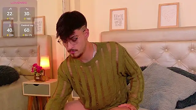 Snapshot of Aiden_Gray chatting on 02.17.26 Aiden Gray online show from 02.17.26