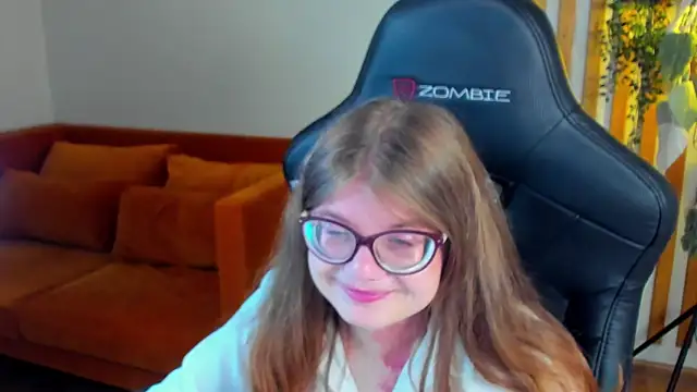Snapshot of ChloeHalses chatting on 06.12.26 ChloeHalses online show from 06.12.26