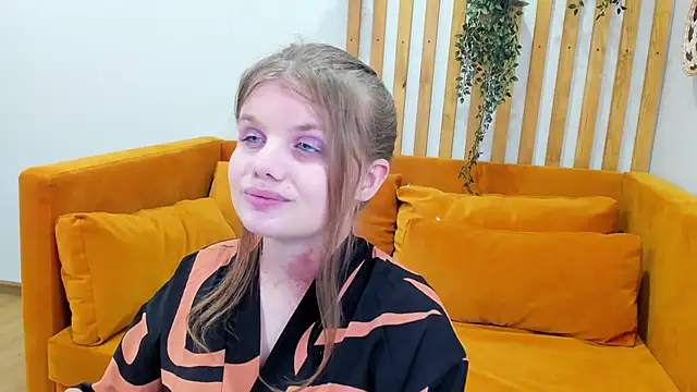 Snapshot of ChloeHalses chatting on 06.19.26 ChloeHalses online show from 06.19.26