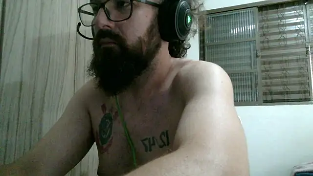 Snapshot of Redlovecouple chatting on 02.12.26 Redlovecouple online show from 02.12.26