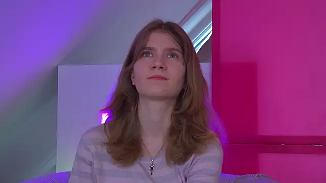 Snapshot of MilaMaelis chatting on 04.15.26 MilaMaelis online show from 04.15.26