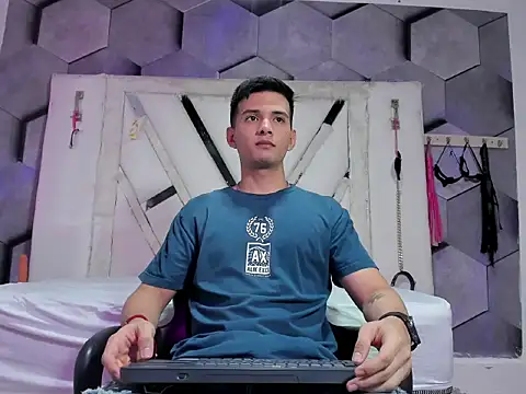 GoldenBoyM online show from 05.30.26