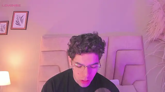 Snapshot of Axel_Creed chatting on 02.10.26 Axel Creed online show from 02.10.26