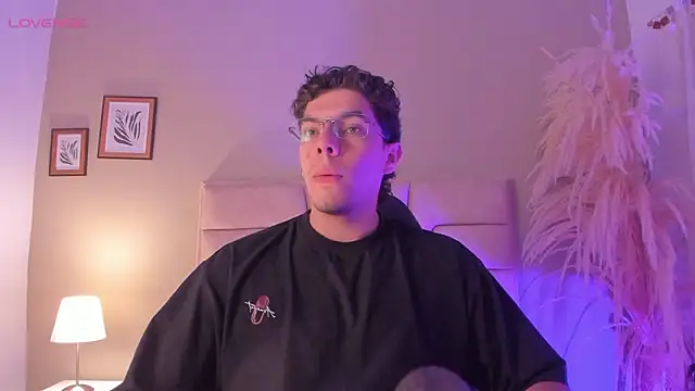 Snapshot of Axel_Creed chatting on 02.12.26 Axel Creed online show from 02.12.26