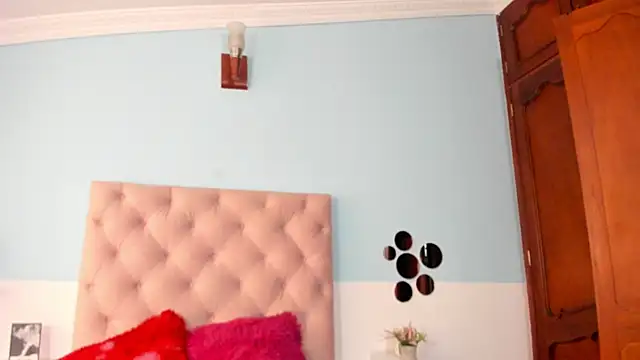 Snapshot of Zoe_grey0 chatting on 02.14.26 Zoe grey0 online show from 02.14.26