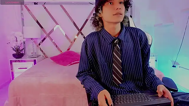Snapshot of thanier_18 chatting on 06.12.26 thanier 18 online show from 06.12.26
