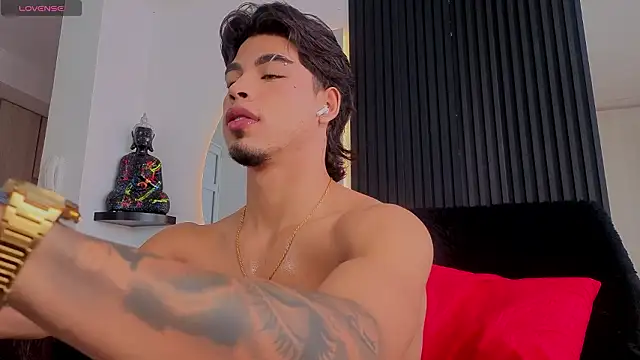 ARON LUXX online show from 02.05.26