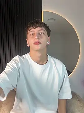 ARON LUXX online show from 02.10.26