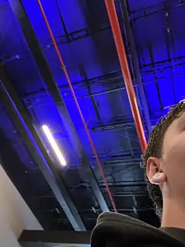 ARON LUXX online show from 04.17.26