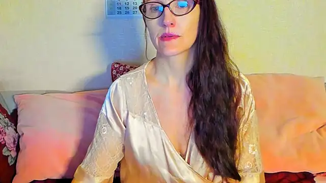 Snapshot of beddable_woman chatting on 04.08.26 beddable woman online show from 04.08.26