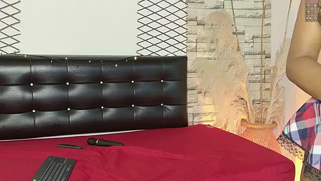 Lia James  online show from 03.30.26