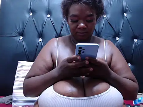 Snapshot of MissConniexxx chatting on 02.07.26 MissConniexxx online show from 02.07.26