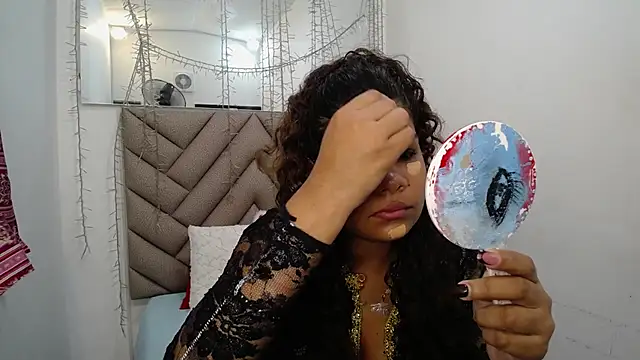 yaazhinii online show from 03.12.26