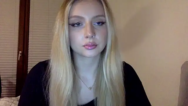 Snapshot of MayaWetDream chatting on 02.24.26 MayaWetDream online show from 02.24.26