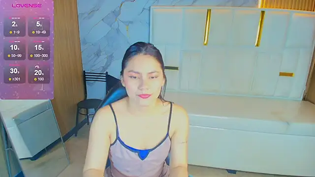 Snapshot of rox_luxury_tf chatting on 04.23.26 rox luxury tf online show from 04.23.26