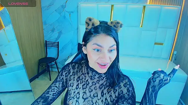 Snapshot of rox_luxury_tf chatting on 05.06.26 rox luxury tf online show from 05.06.26