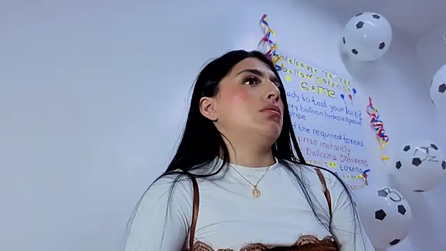 Snapshot of Julieta-Horny- chatting on 06.16.26 Julieta-Horny- online show from 06.16.26
