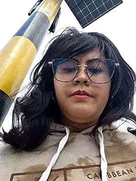 Snapshot of Mari-98 chatting on 02.20.26 Mari-98 online show from 02.20.26