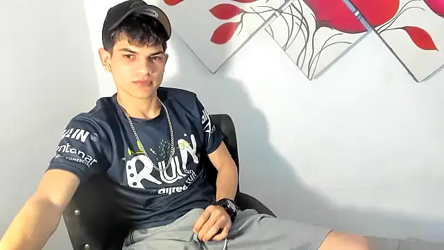 Snapshot of Jesshot_bigcock20cm chatting on 06.07.26 Jesshot bigcock20cm online show from 06.07.26
