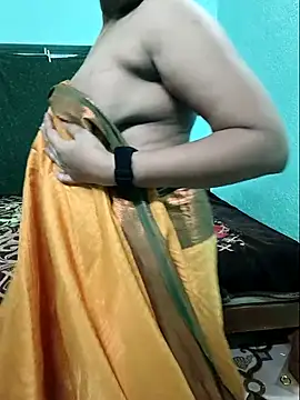Snapshot of Tamilkannadacouple chatting on 04.19.26 Tamilkannadacouple online show from 04.19.26
