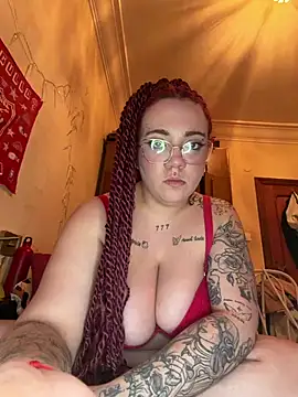 Snapshot of Diablita13 chatting on 02.18.26 Diablita13 online show from 02.18.26