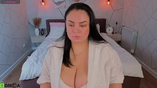 Snapshot of adele_crown chatting on 02.10.26 adele crown online show from 02.10.26